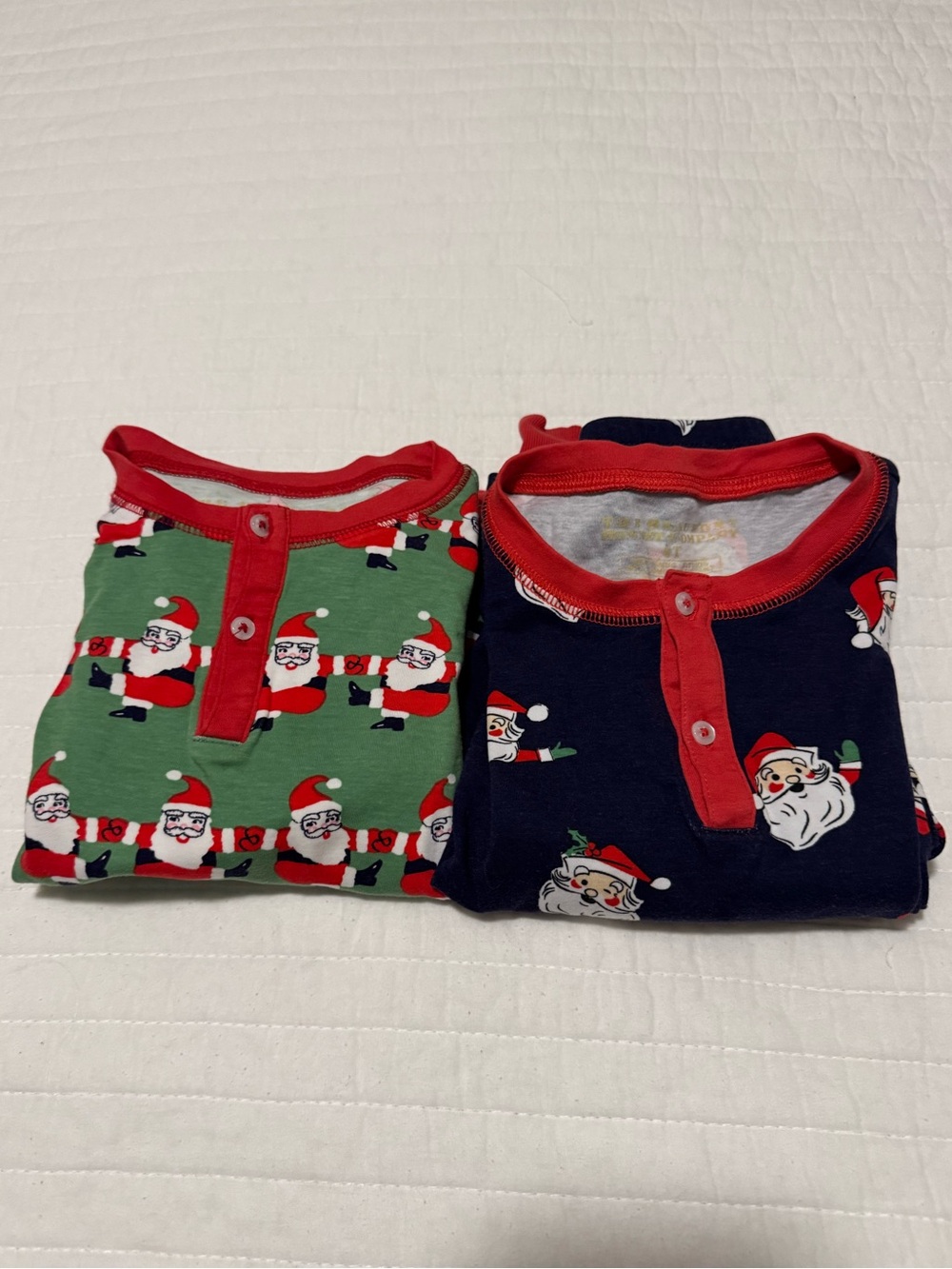 EUC Set of 2 Santa Christmas Holiday Pajamas Size 4T